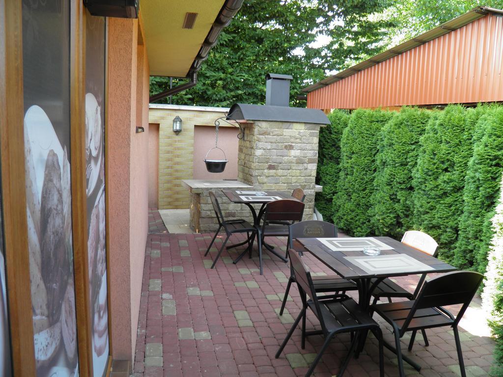 Magnat Hotel Mukacheve Exterior photo